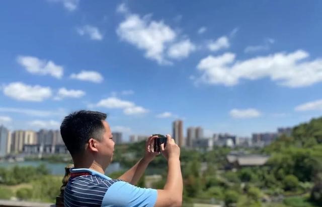 良好的生態(tài)為綠色發(fā)展鋪平道路！貴陽(yáng)生態(tài)文明建設(shè)引來(lái)嘉賓點(diǎn)贊.jpeg