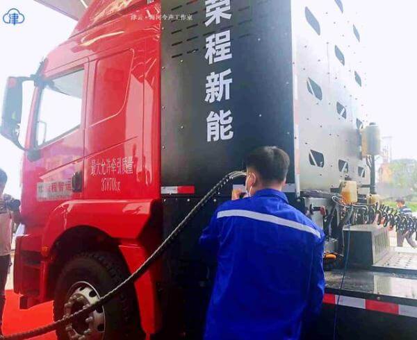看，氫氣重卡來了！天津貨運零排放示范助力“雙碳”.jpg