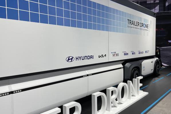 現(xiàn)代Trailer Drone概念卡車亮相，拉貨能手.jpg