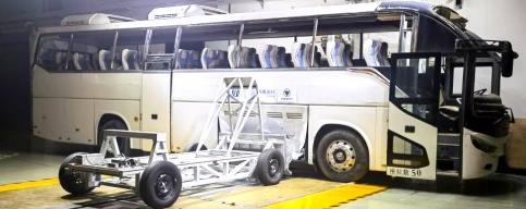 歐輝氫燃料客車通過國內(nèi)首次碰撞試驗，“護奧”實力贏得了央視的贊許！.jpg