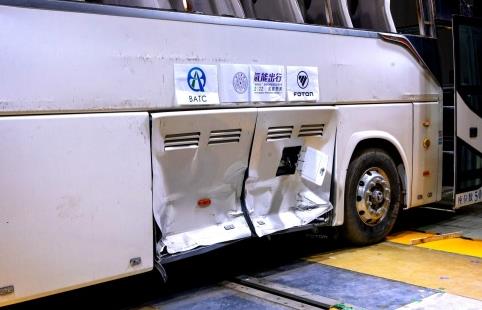歐輝氫燃料客車通過國內(nèi)首次碰撞試驗，“護奧”實力贏得了央視的贊許！.jpg