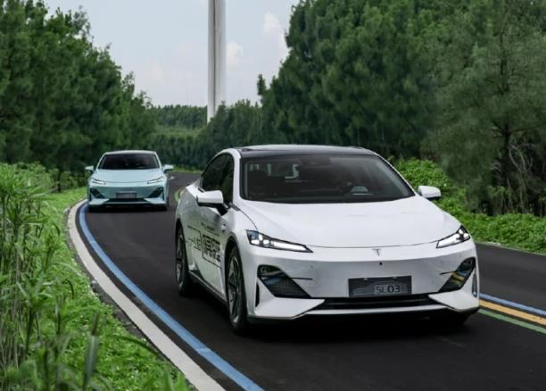 長(zhǎng)安深藍(lán)SL03上市16.89萬起售，氫電版69.99萬元！