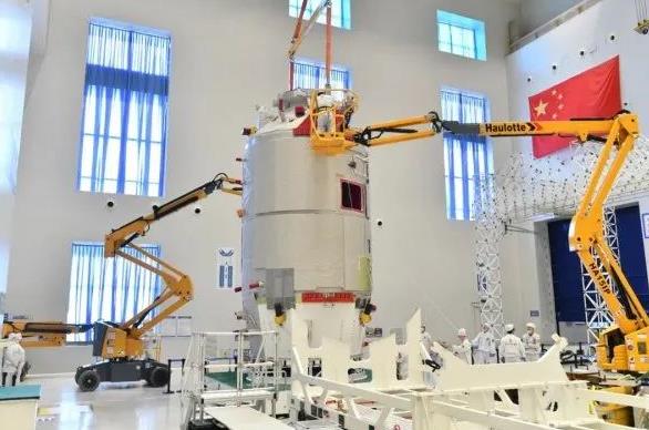 中國第一臺(tái)空間應(yīng)用燃料電池升空.jpg