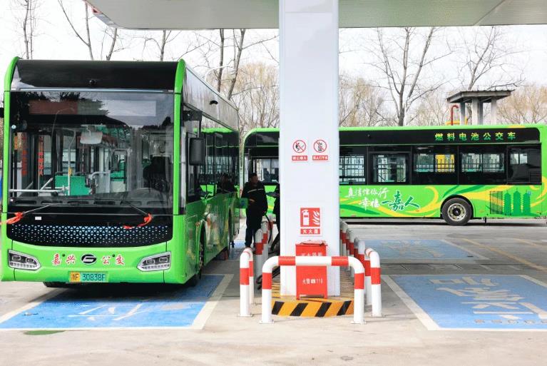 嘉興城市公交公司首批氫燃料電池公交投運(yùn)，飛馳科技助力低碳交通.jpg