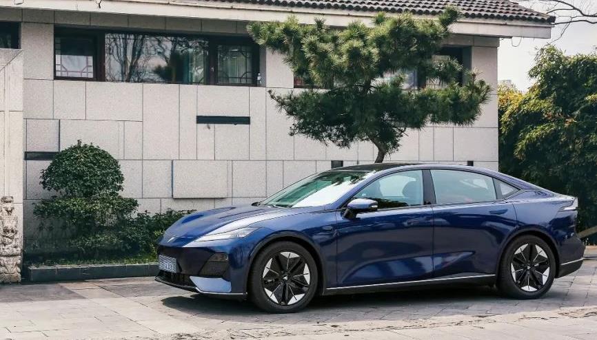 深藍汽車榮獲2022年企業(yè)標準“領(lǐng)跑者”證書！.jpg