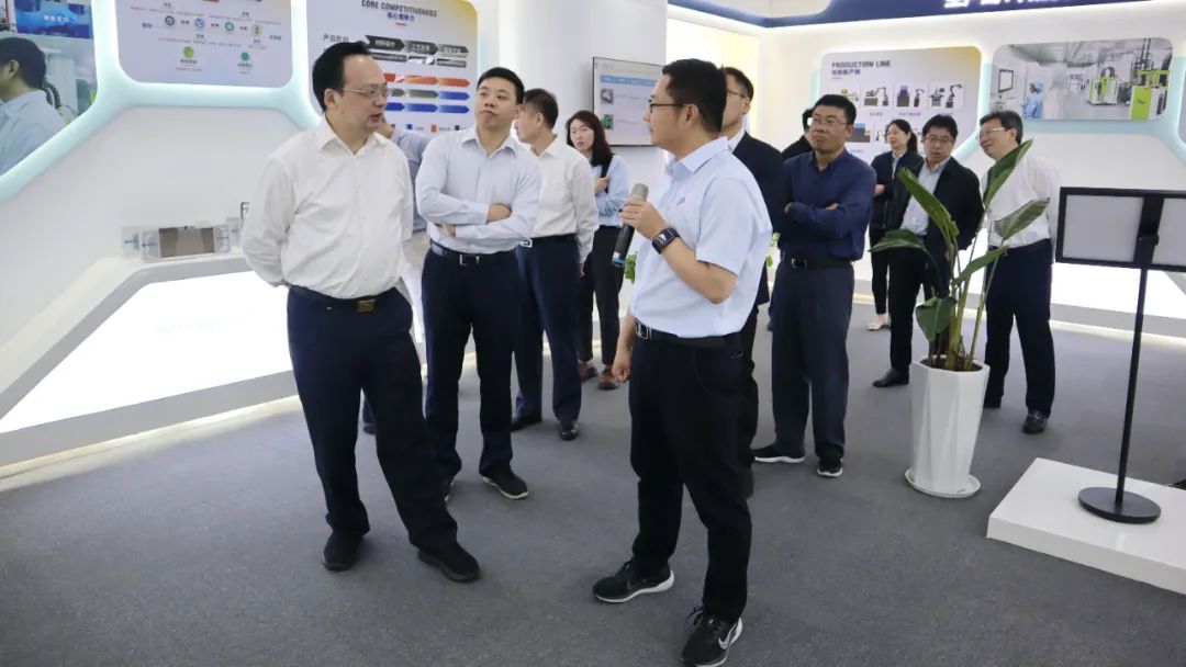 江蘇省發(fā)改委副主任高清一行調研常州翊邁.jpg